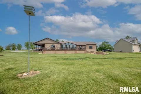366 Mcgrew Dr, Avon, IL 61415 photo 3