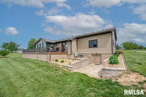 366 Mcgrew Dr, Avon, IL 61415 photo 2