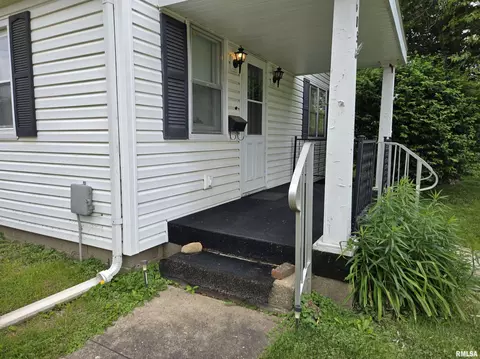 605 S Main St, Canton, IL 61520 photo 24