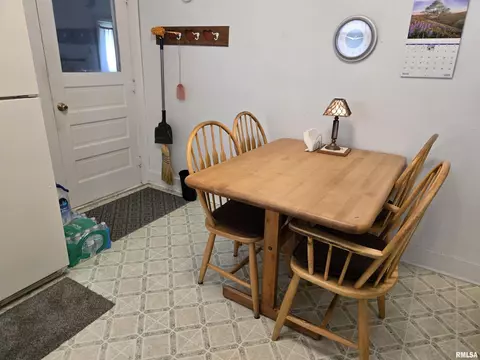 605 S Main St, Canton, IL 61520 photo 12
