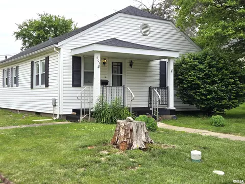 605 S Main St, Canton, IL 61520 photo 2