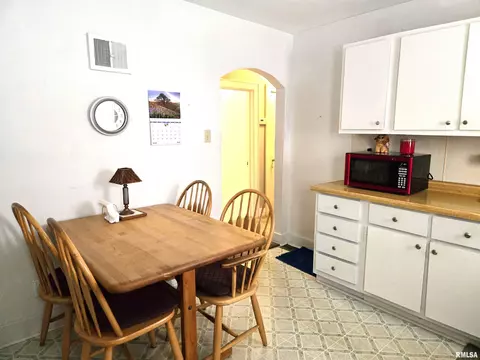 605 S Main St, Canton, IL 61520 photo 17