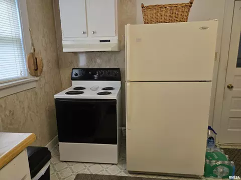 605 S Main St, Canton, IL 61520 photo 11