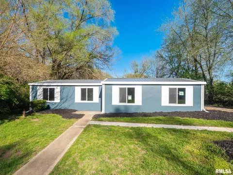 13752 2nd Ave, Pekin, IL 61554