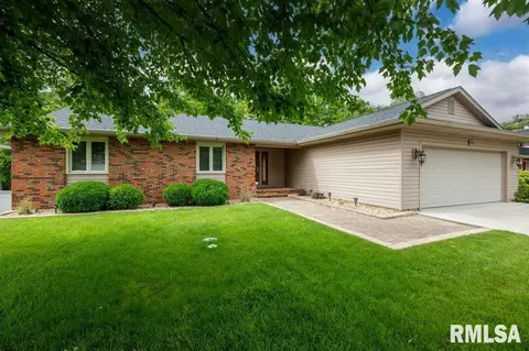 515 Illini Dr, East Peoria, IL 61611