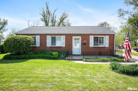 310 Saint Clair Dr, Marquette Heights, IL 61554