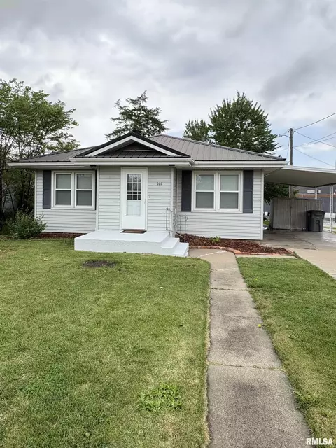 207 E North St, Colchester, IL 62326