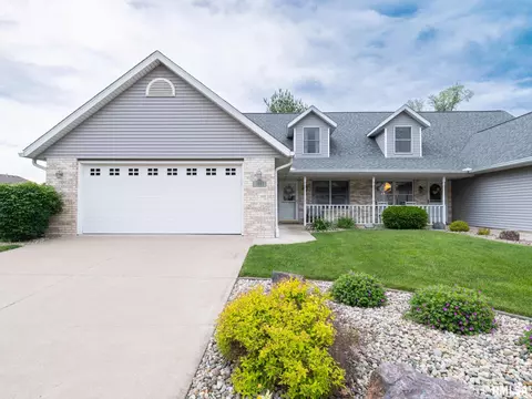 1909 Dane Kelsey Dr, Pekin, IL 61554