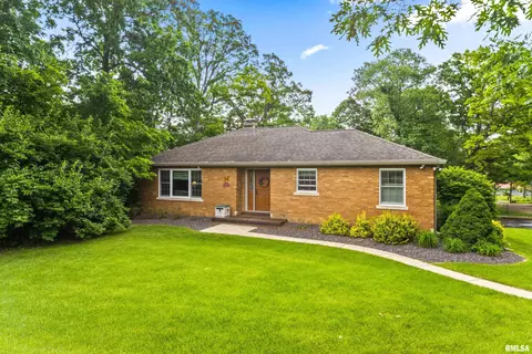 1168 N Upper Skyline Dr, East Peoria, IL 61611