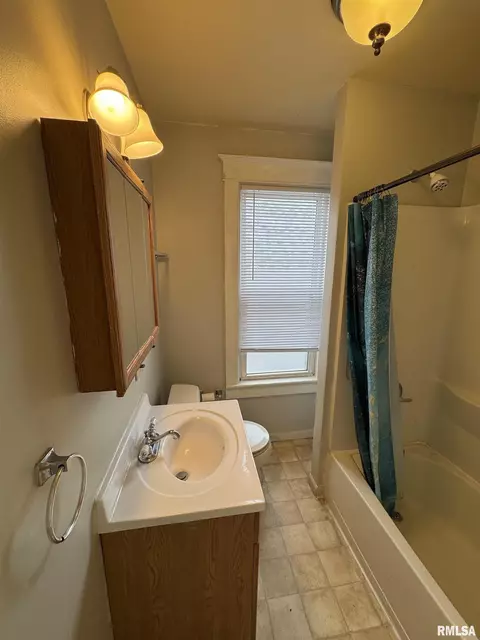 Bath - 60 E Ash St, Canton, IL 61520 photo 3 of 3