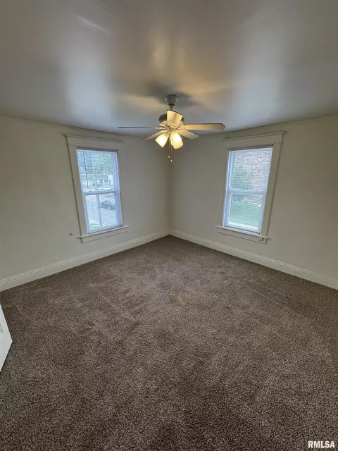 Bedroom - 60 E Ash St, Canton, IL 61520 photo 4 of 6