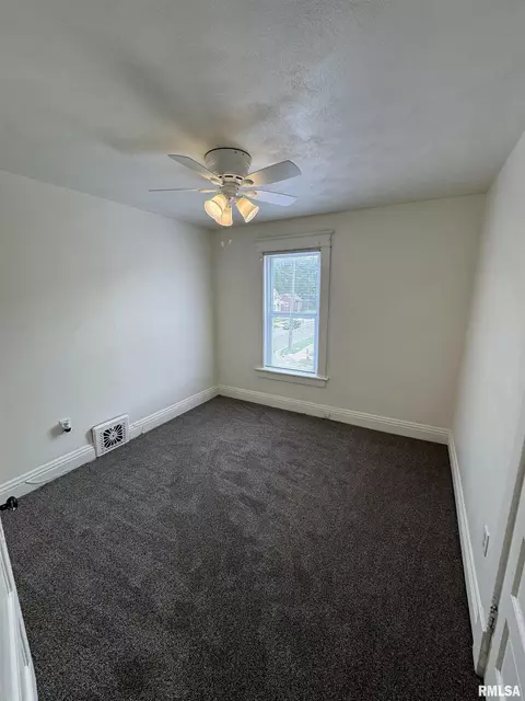 Bedroom - 60 E Ash St, Canton, IL 61520 photo 1 of 6