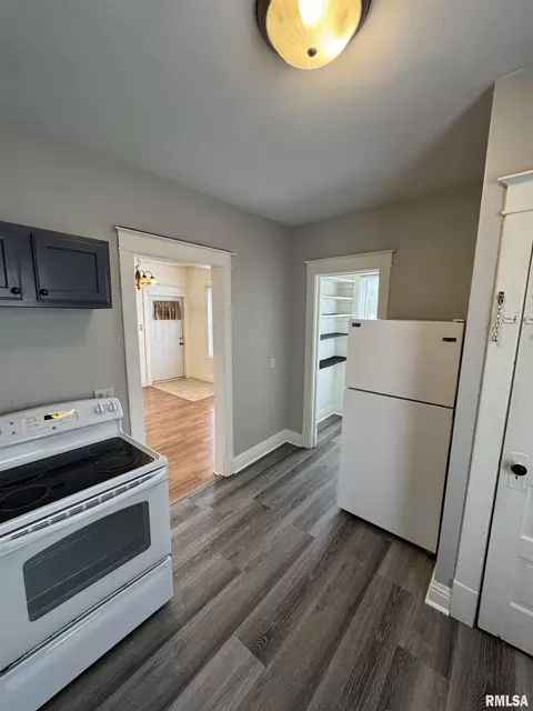 Kitchen - 60 E Ash St, Canton, IL 61520 photo 2 of 4