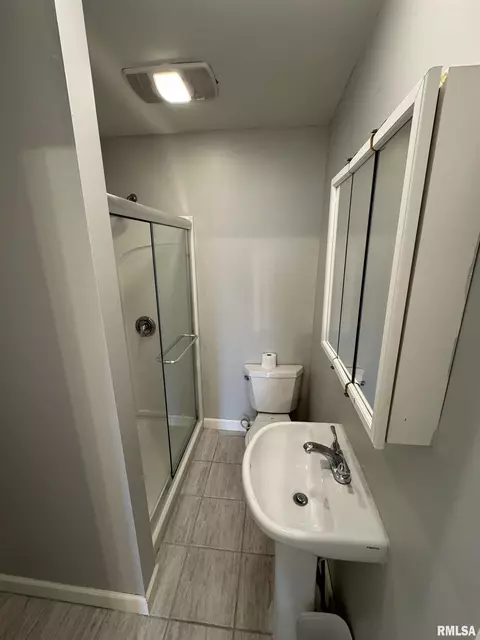 Bath - 60 E Ash St, Canton, IL 61520 photo 1 of 3