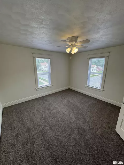 Bedroom - 60 E Ash St, Canton, IL 61520 photo 3 of 6