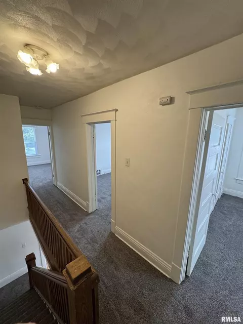 Entry Way - 60 E Ash St, Canton, IL 61520 photo 2 of 5