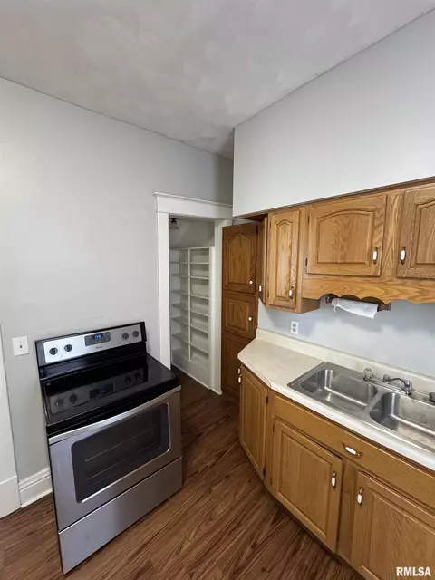 Kitchen - 60 E Ash St, Canton, IL 61520 photo 4 of 4