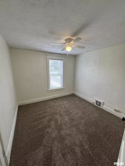 Bedroom - 60 E Ash St, Canton, IL 61520 photo 5 of 6