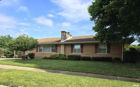 901 Coolidge Ave, Pekin, IL 61554
