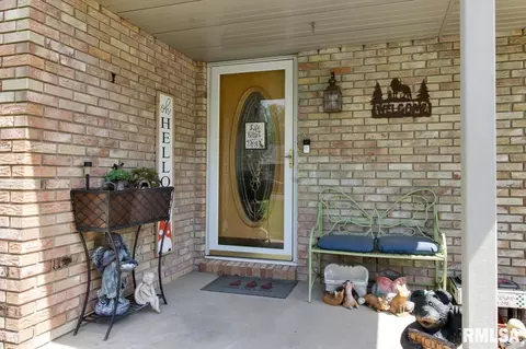 508 Oak St, Delavan, IL 61734 photo 3
