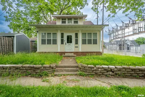 2904 N Peoria Ave, Peoria, IL 61603