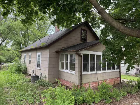 405 Hamilton St, Washington, IL 61571 photo 2