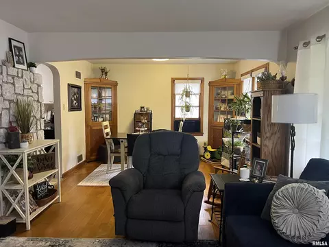 313 N Edwards St, Macomb, IL 61455 photo 9