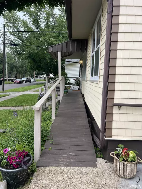 313 N Edwards St, Macomb, IL 61455 photo 4