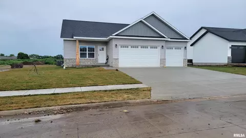 1312 Hillcrest Dr, Chillicothe, IL 61523
