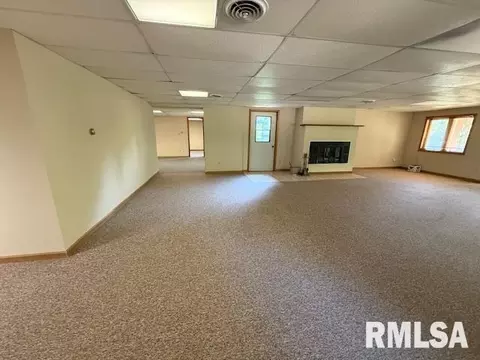 Living - 1 Marty Ln, Macomb, IL 61455 photo 8 of 11