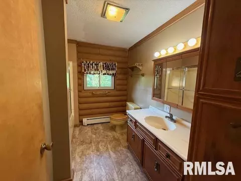 Bath - 1 Marty Ln, Macomb, IL 61455 photo 2 of 3