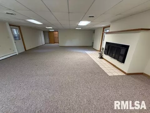 Living - 1 Marty Ln, Macomb, IL 61455 photo 9 of 11