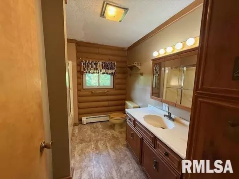 Bath - 1 Marty Ln, Macomb, IL 61455 photo 2 of 3