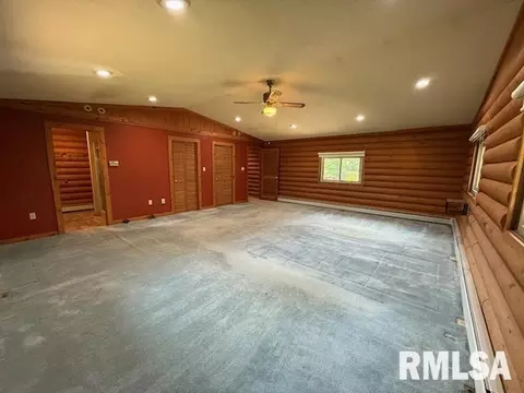 Living - 1 Marty Ln, Macomb, IL 61455 photo 7 of 11