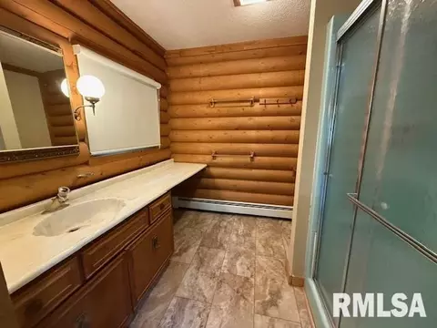 Bath - 1 Marty Ln, Macomb, IL 61455 photo 1 of 3