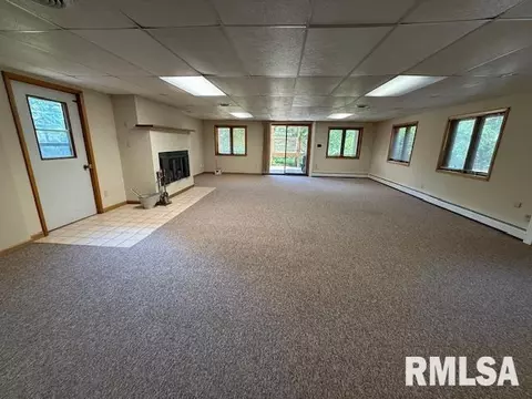 Living - 1 Marty Ln, Macomb, IL 61455 photo 10 of 11