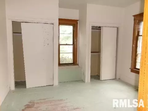 Bedroom - 896 E Chestnut St, Canton, IL 61520 photo 1 of 10