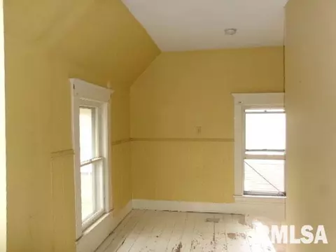 Bedroom - 896 E Chestnut St, Canton, IL 61520 photo 8 of 10