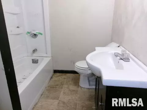Bath - 896 E Chestnut St, Canton, IL 61520 photo 2 of 2