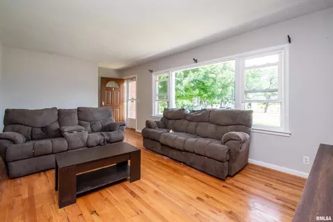 Living - 116 Sunset Ln, Germantown Hills, IL 61548 photo 1 of 5
