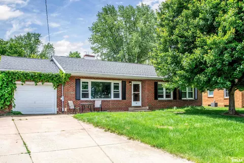 Exterior - 116 Sunset Ln, Germantown Hills, IL 61548 photo 2 of 10