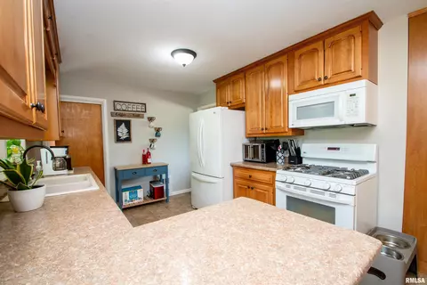 Kitchen - 116 Sunset Ln, Germantown Hills, IL 61548 photo 4 of 6