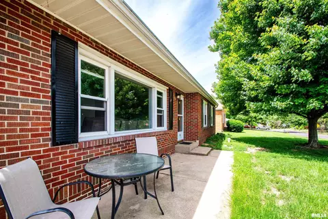 Exterior - 116 Sunset Ln, Germantown Hills, IL 61548 photo 5 of 10