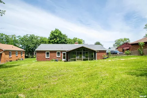 Exterior - 116 Sunset Ln, Germantown Hills, IL 61548 photo 7 of 10