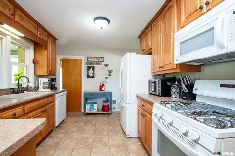 Kitchen - 116 Sunset Ln, Germantown Hills, IL 61548 photo 2 of 6