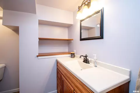 Bath - 116 Sunset Ln, Germantown Hills, IL 61548 photo 3 of 3