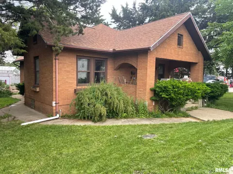 1248 N 4th St, Chillicothe, IL 61523