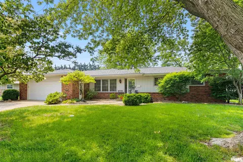 637 S Columbus Ave, Morton, IL 61550