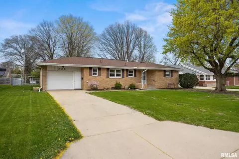 228 N Indiana Ave, Morton, IL 61550