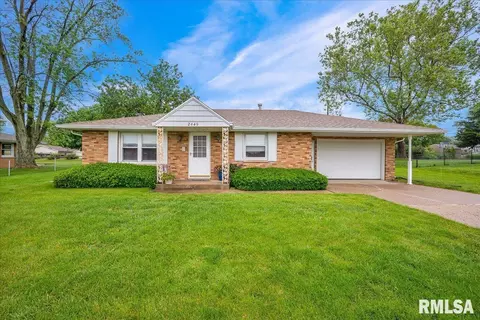 2449 Centennial Dr, Washington, IL 61571